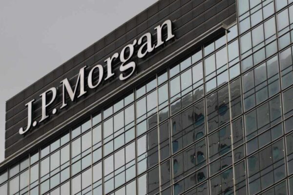 JPMorgan Predicts Bitcoin Will Outgun Gold in 2025 Supercycle Shift